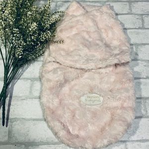 Velcro baby blanket/swaddle